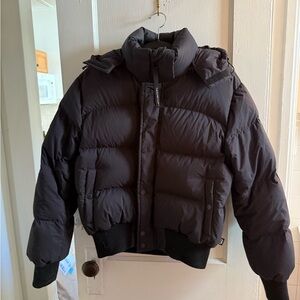 Aritzia Black superpuff Jacket